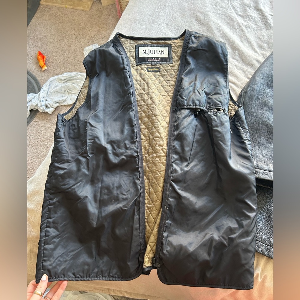 M. Julian Wilson’s heavy leather coat - Picture 2 of 10
